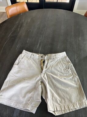 Men's Mountain Khaki Shorts with multiple pockets